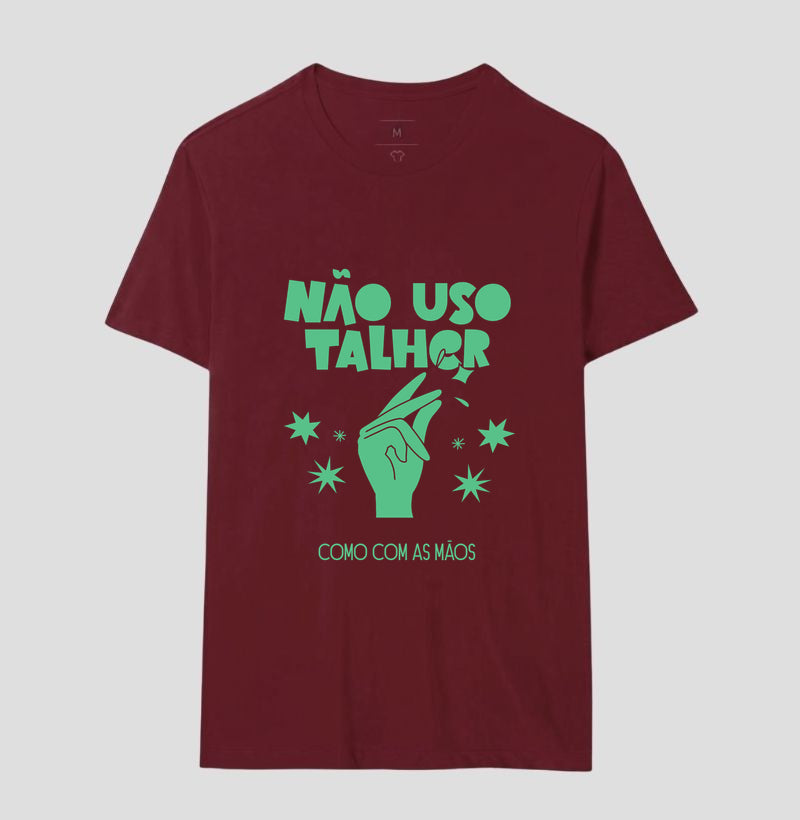 Não uso talher, como com as mãos