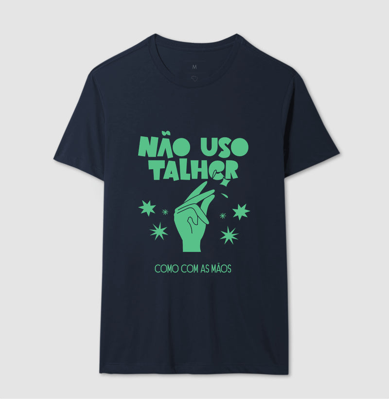 Não uso talher, como com as mãos