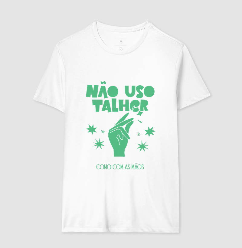 Não uso talher, como com as mãos
