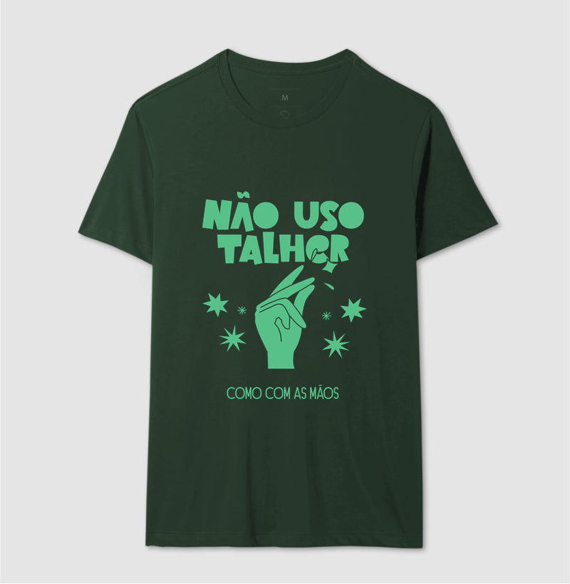 Não uso talher, como com as mãos